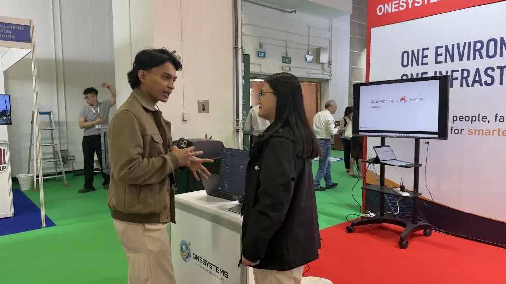 CCTV Video Analytics Showcase at BEX Asia 2026 OneSystems Technologies presenting its CCTV video analytics solutions to a visitor at BEX Asia 2026, Marina Bay Sands, Singapore.